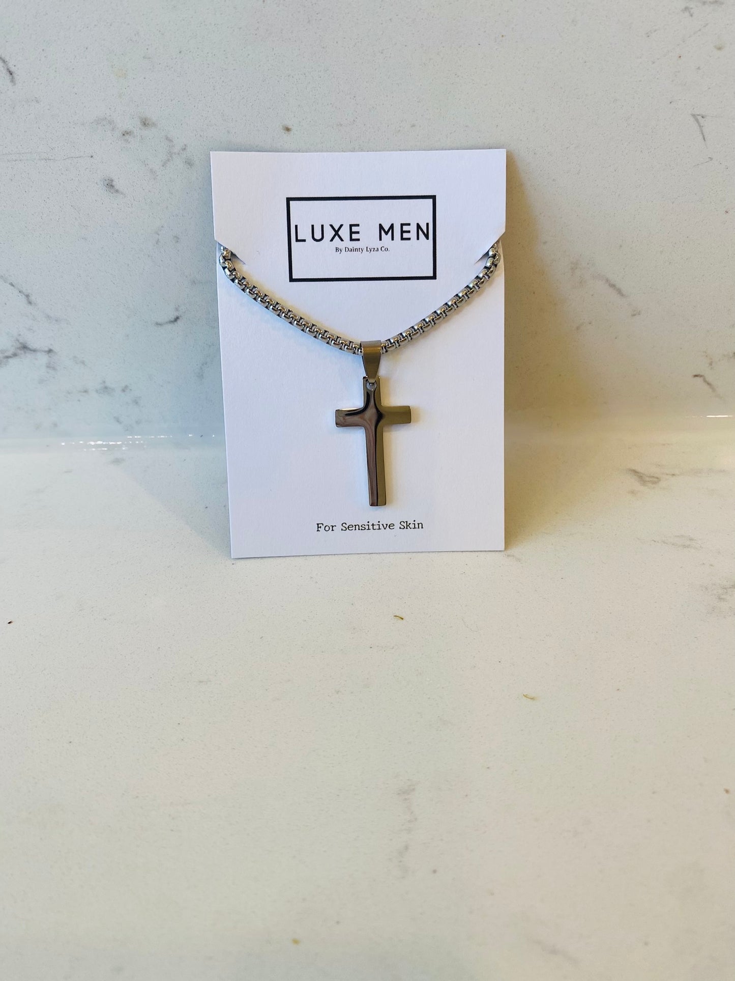 Luxe Men Sleek Cross Chain